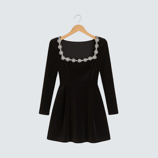 Alena | Sametne haljine sa cvetnim dekolteom