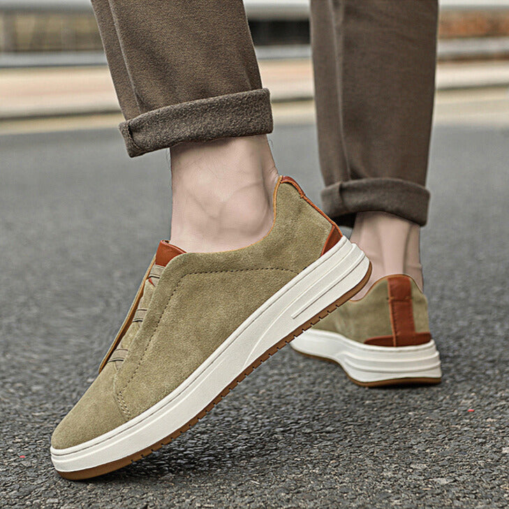 Uffe | MEESTELE NAHKSIKUD SLIP-ON KINGAD